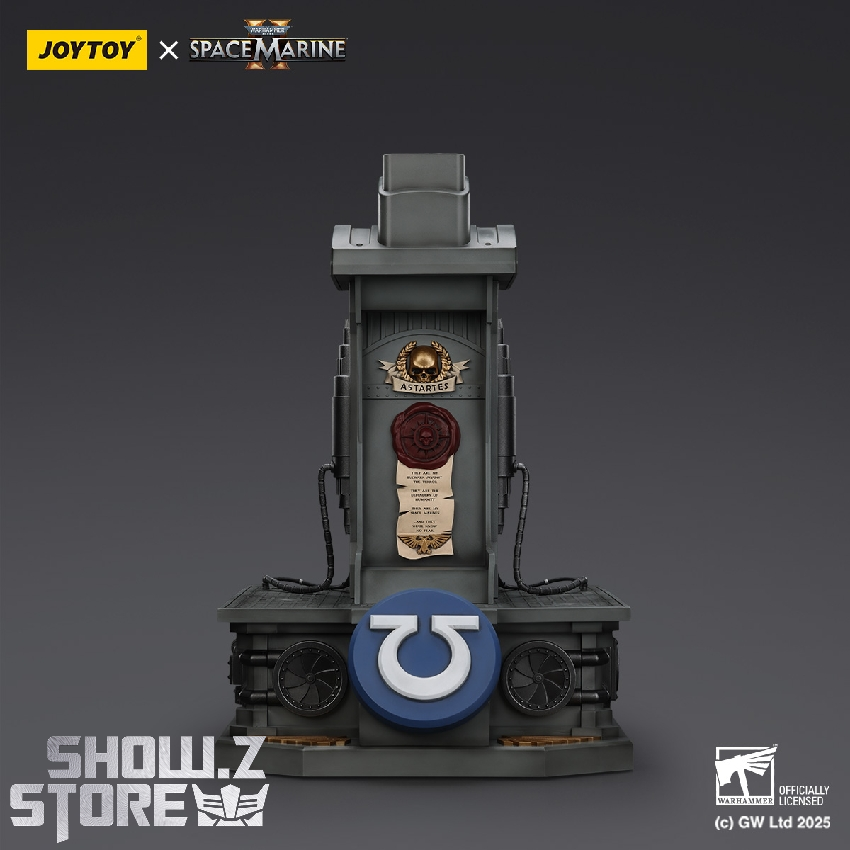 JOYTOY JT01697 1/1 Warhammer 40 Ultramarines Lieutenant Titus' MKX Helmet & Display Stand