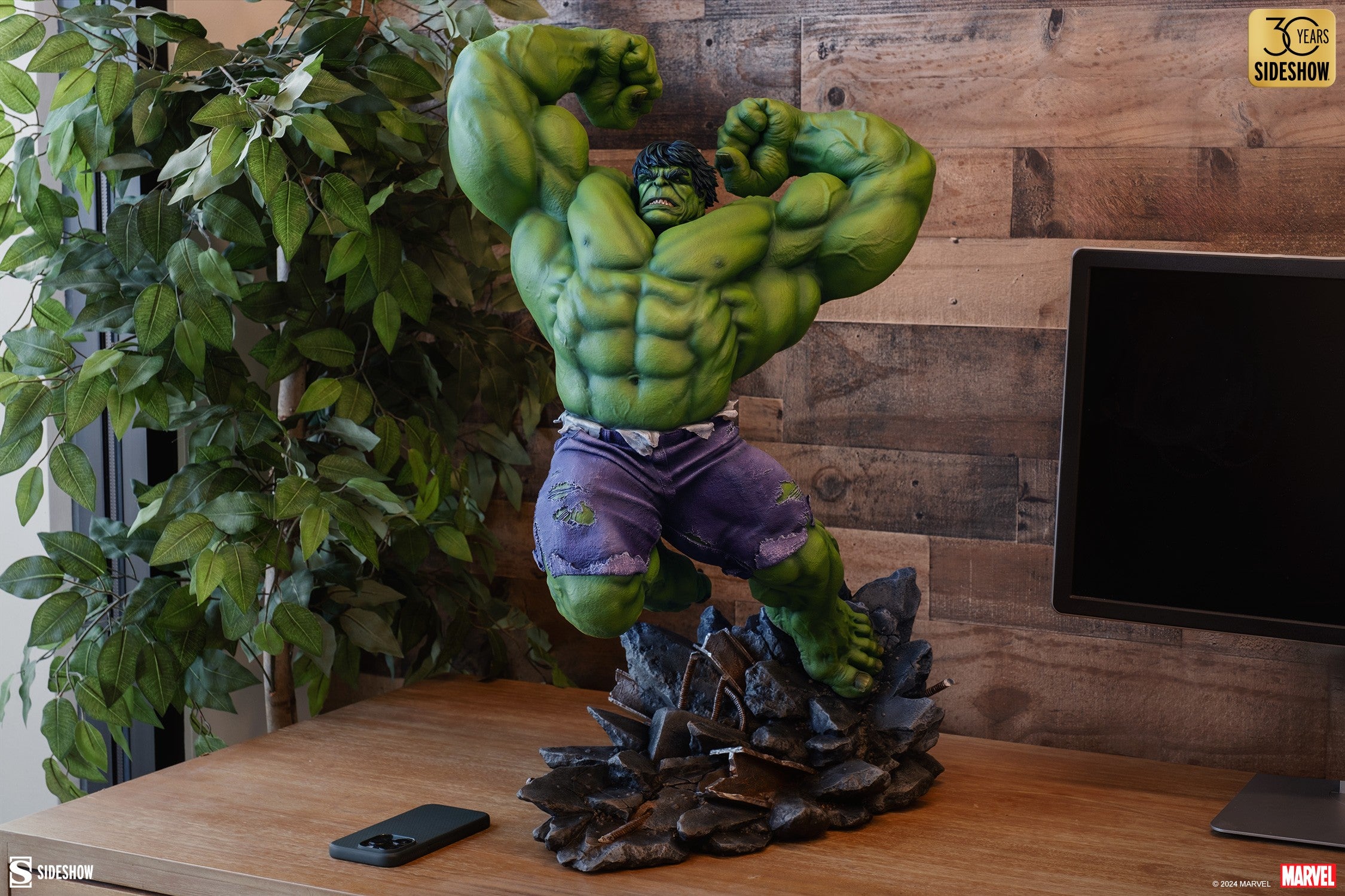 HULK: CLASSIC Premium Format Figure by Sideshow Collectibles