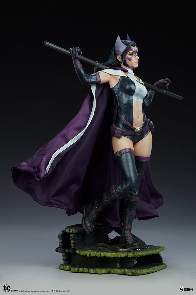 HUNTRESS Premium Format Figure by Sideshow Collectibles