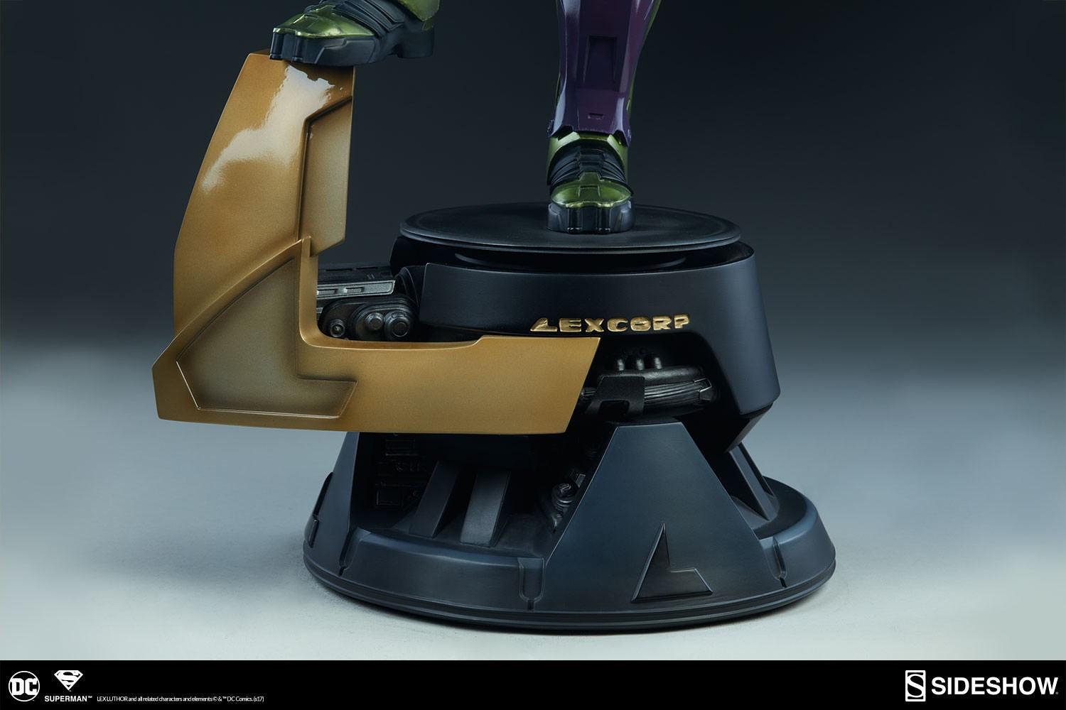 Lex Luthor in Power Suit Premium Format Figure