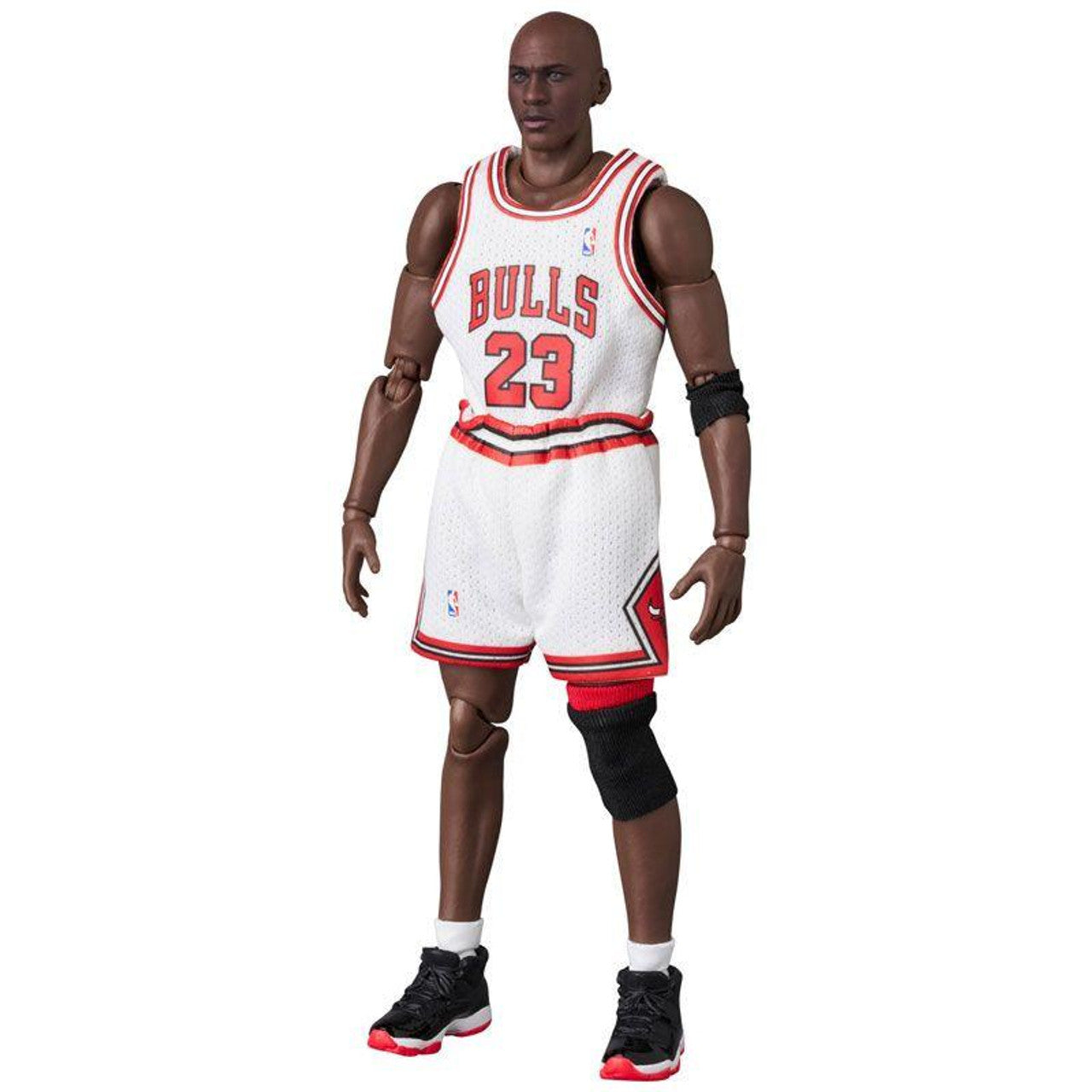 MAFEX Michael Jordan (Chicago Bulls Home) Action Figure