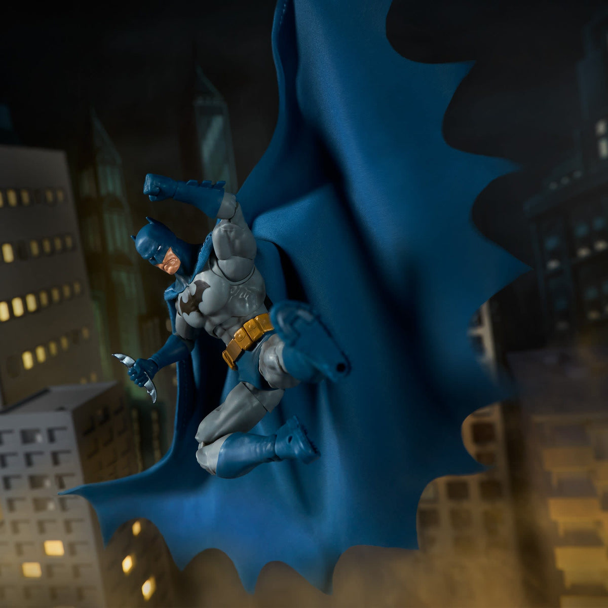 DC Premium Batman: Hush Rooftop Bat-Signal Diorama Set by Mattel