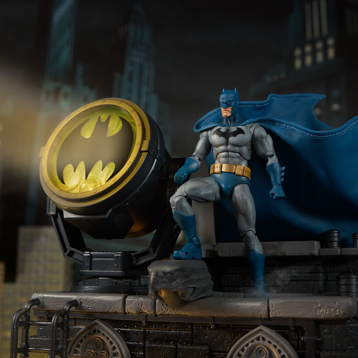 DC Premium Batman: Hush Rooftop Bat-Signal Diorama Set by Mattel