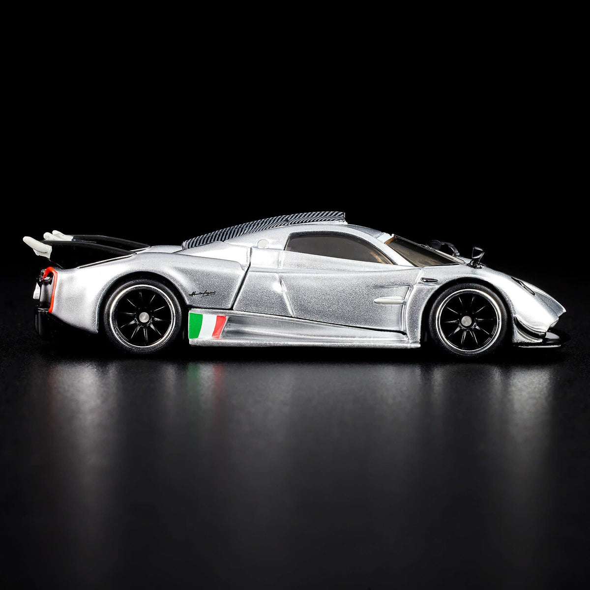 Hot Wheels RLC Exclusive ’21 Pagani Huayra R (Pearl Silver)