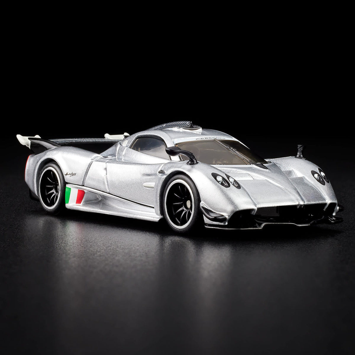 Hot Wheels RLC Exclusive ’21 Pagani Huayra R (Pearl Silver)