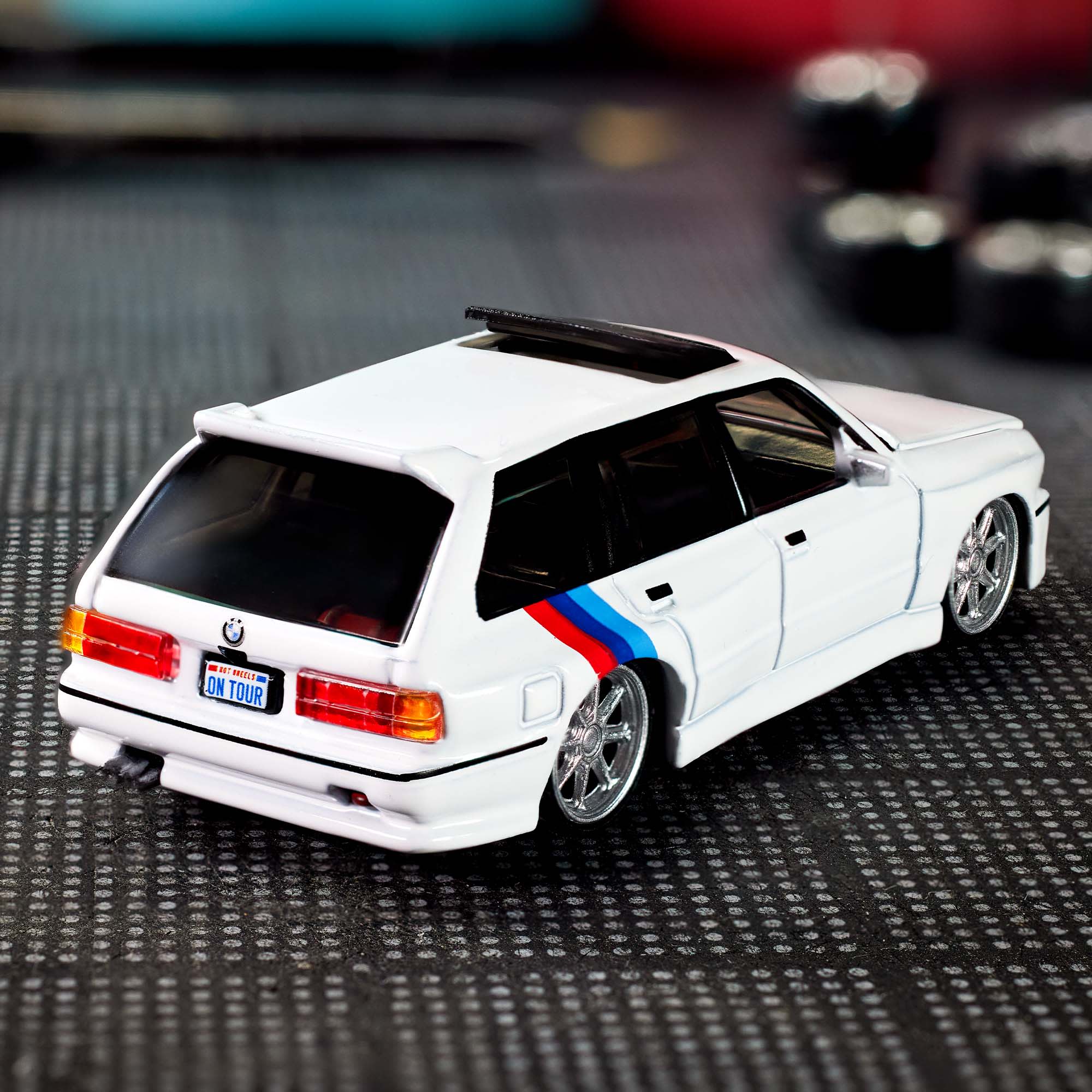 Hot Wheels Exclusive Elite 64 1990 BMW 318i Touring