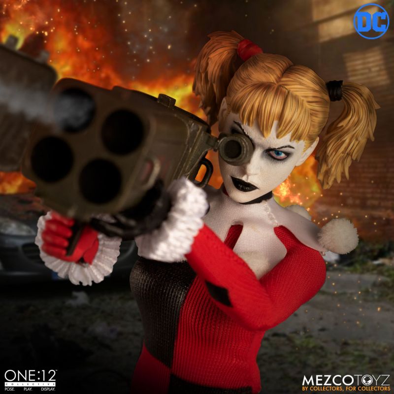 Harley Quinn Deluxe Edition One:12 Action Figure By Mezco